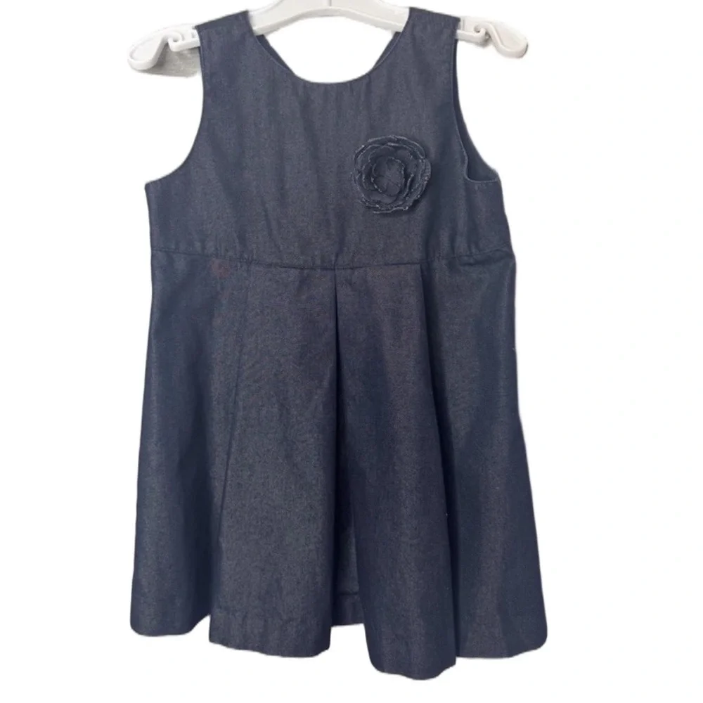 Baby Gap Denim Jumper Dress. Flower detail. Size 2, Great Condition. Chambray